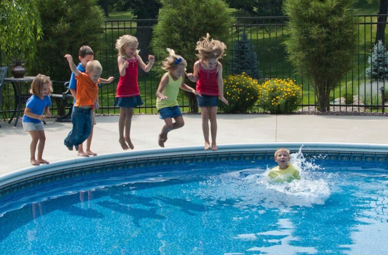 kidsjumpingintopool R&R Pools
